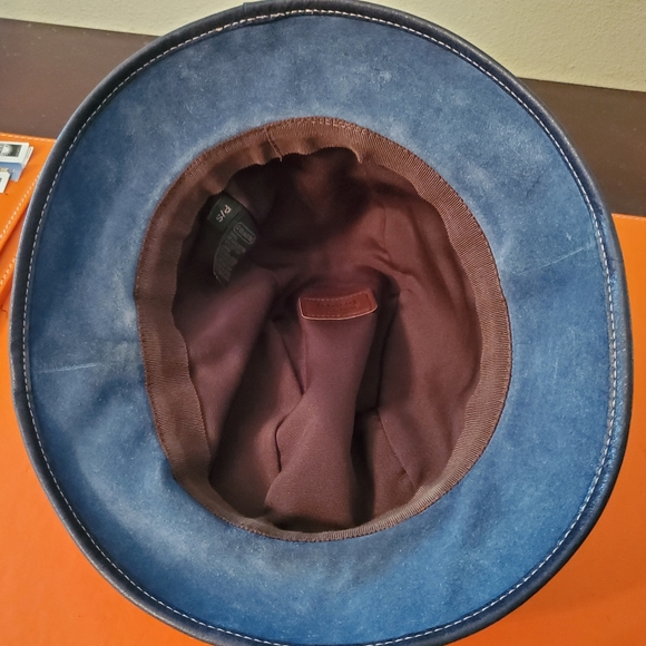 COACH bucket hat Tan Jacquard CC's with Navy Blue Leather band and buckle - Picture 6 of 7